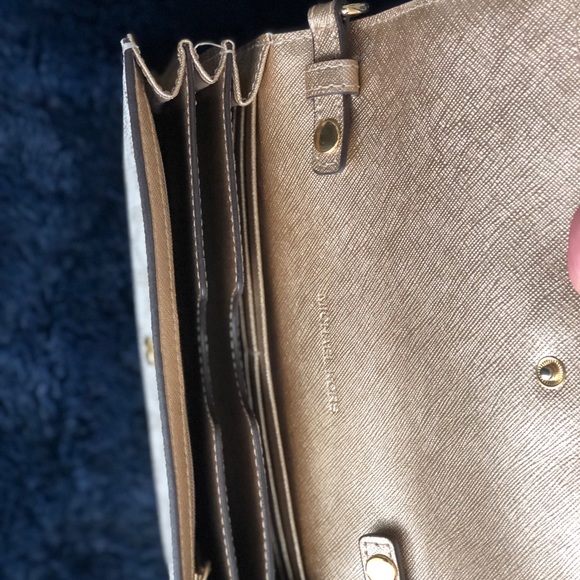 Michael Kors Cross Body purse - Picture 4 of 5